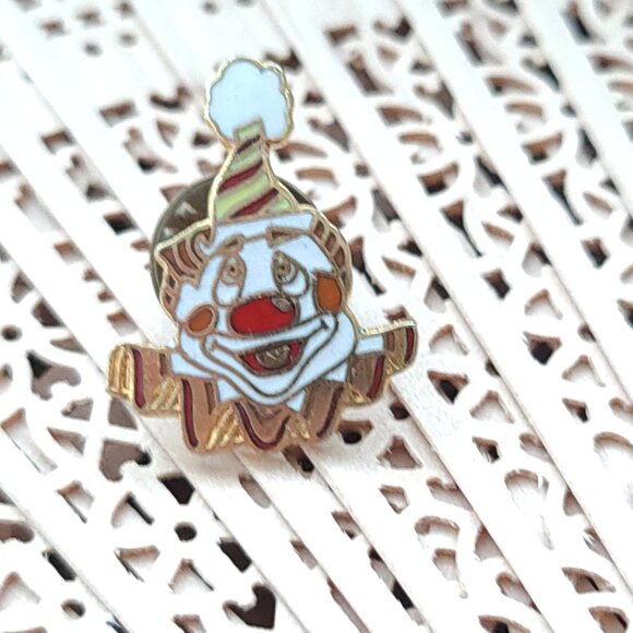 Clown Pin Super Cute - Picture 2 of 8